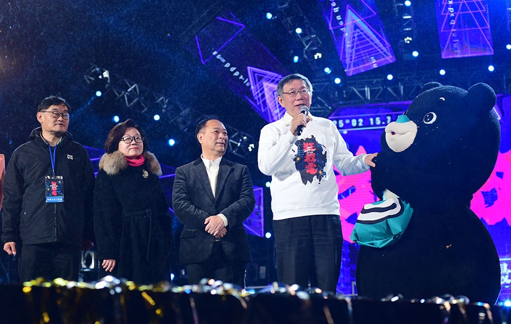 狂放電翻臺北 萬人倒數點亮台北101煙火