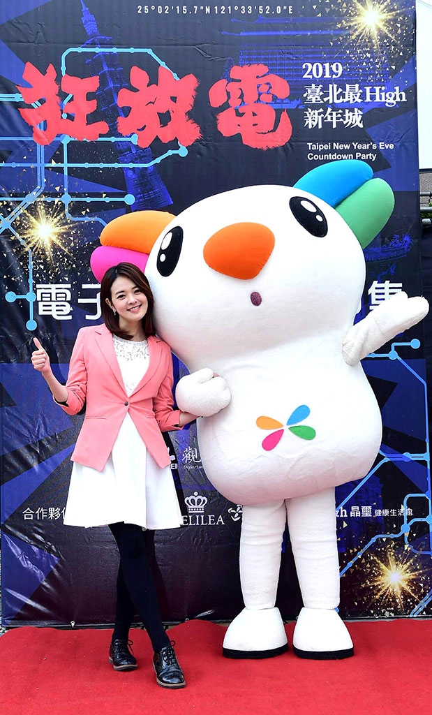 新年城歡樂購市集開幕 小迷糊莊雨潔忘錢包靠它神救援