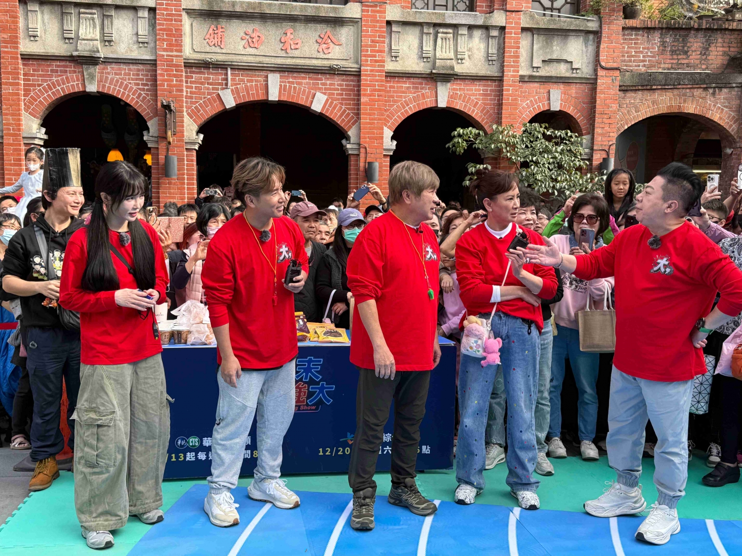 三峽老街搶看「胡蘭歐」！93歲嬤坐輪椅親赴現場只為胡瓜