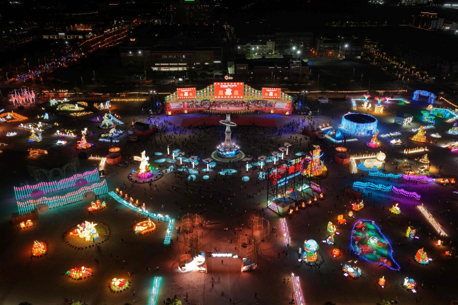 2026台灣燈會明日開幕 主燈「光沐-世界的阿里山」
啟動點亮嘉義